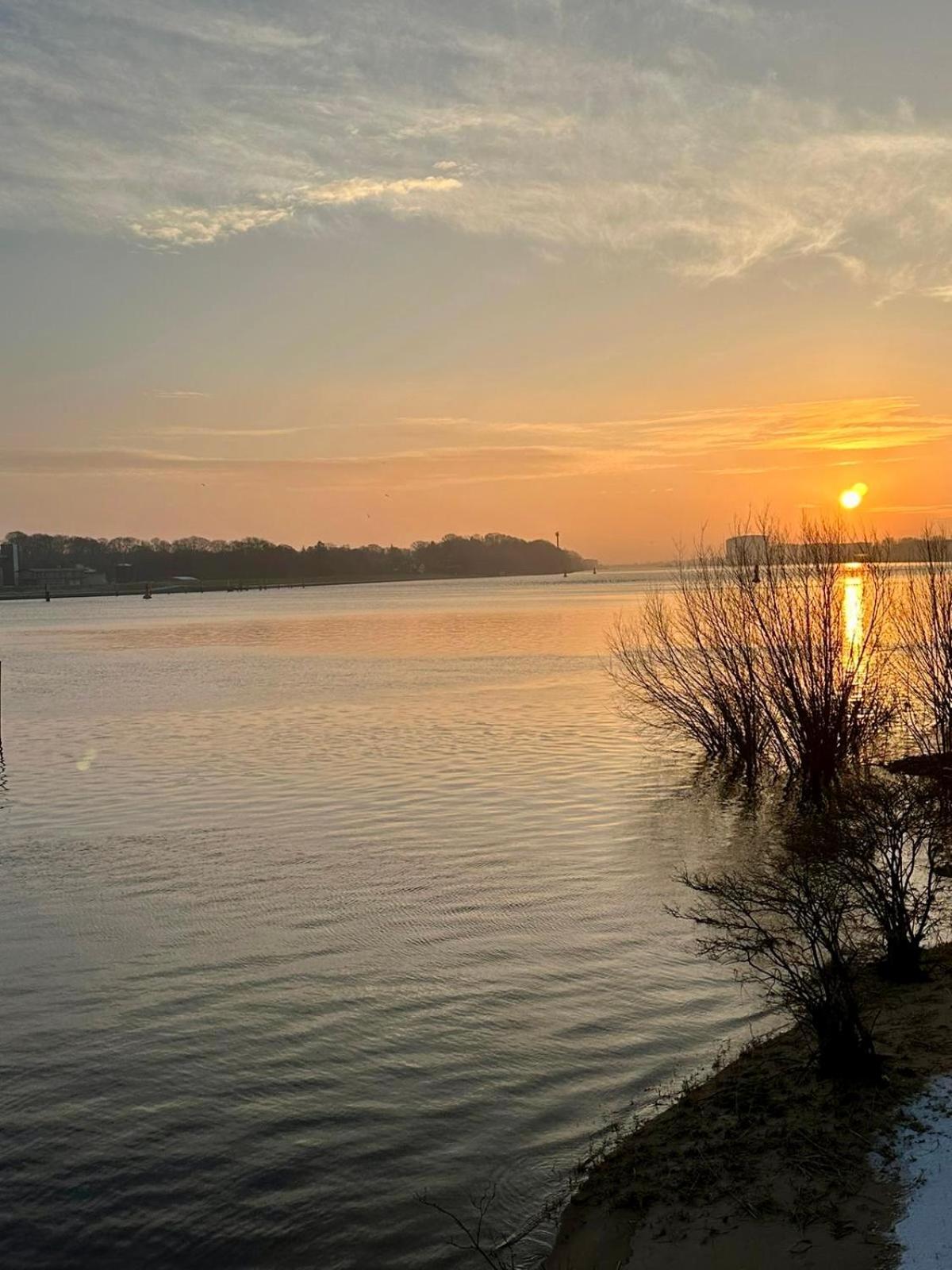 Gaestehaus Weserblick Am Weser-Sandstrand Berne Dış mekan fotoğraf