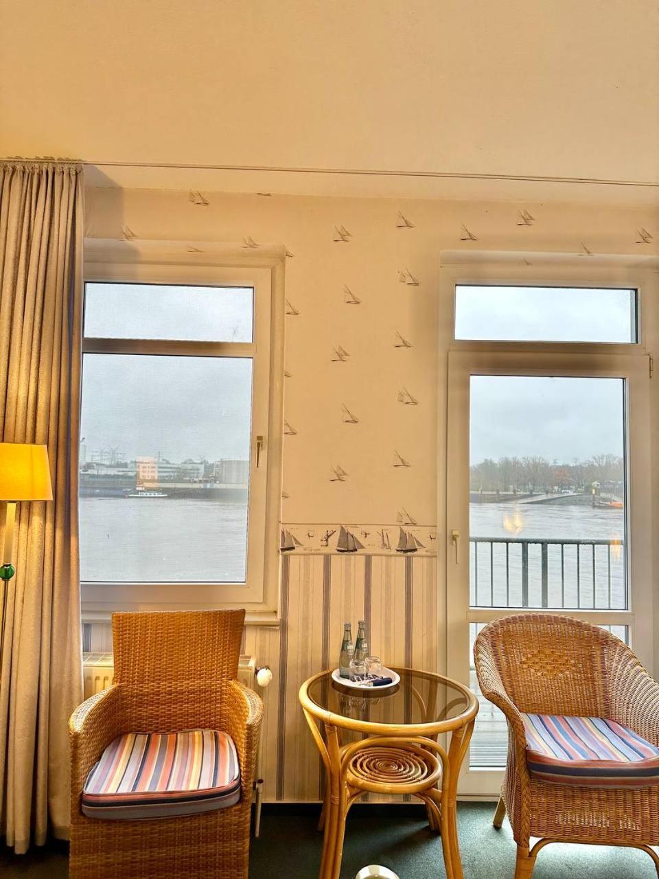 Gaestehaus Weserblick Am Weser-Sandstrand Berne Dış mekan fotoğraf