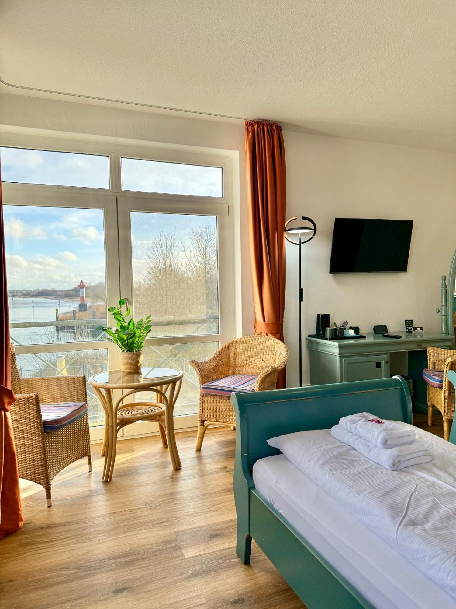 Gaestehaus Weserblick Am Weser-Sandstrand Berne Dış mekan fotoğraf