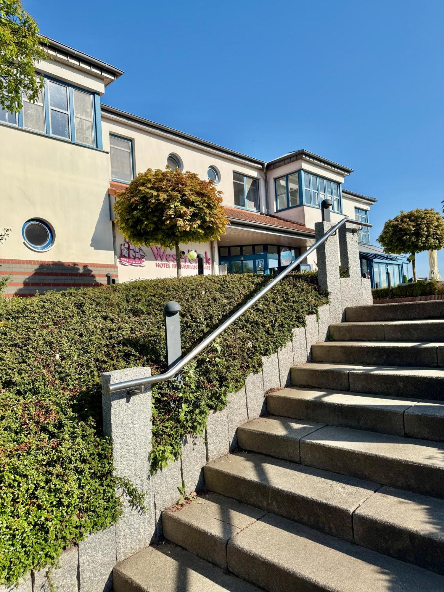 Gaestehaus Weserblick Am Weser-Sandstrand Berne Dış mekan fotoğraf