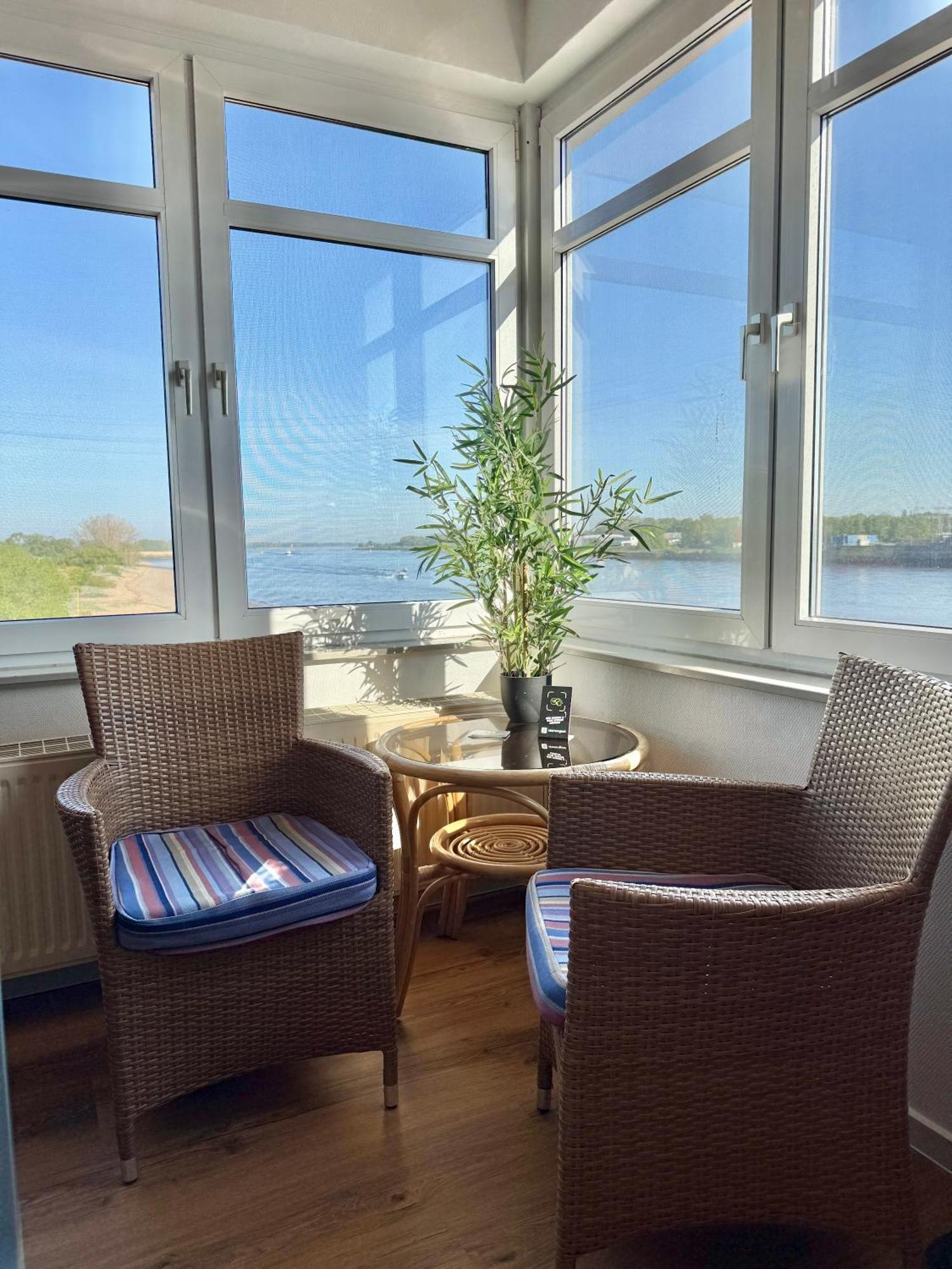 Gaestehaus Weserblick Am Weser-Sandstrand Berne Dış mekan fotoğraf