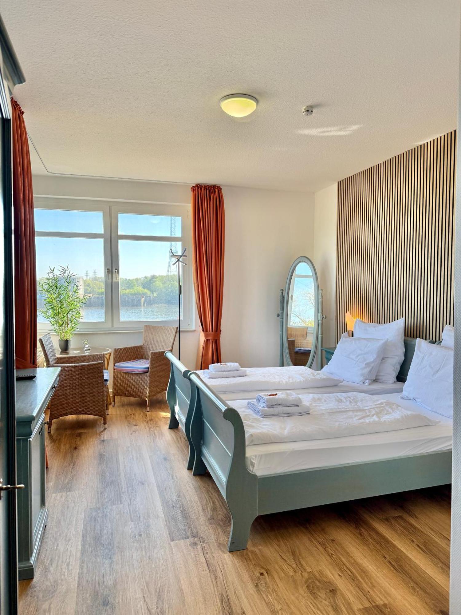 Gaestehaus Weserblick Am Weser-Sandstrand Berne Dış mekan fotoğraf